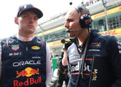 A Veszteségen Át: Verstappen Legfőbb Szövetségesének Kihívásokkal Teli Éve