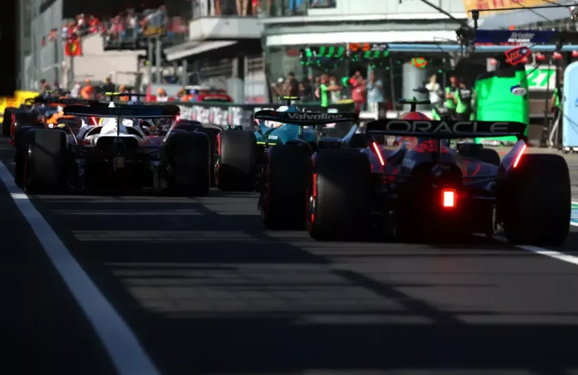 Az egyik F1-es pilóta elképesztően drága „telefonszámlát” csinált volna a rádión