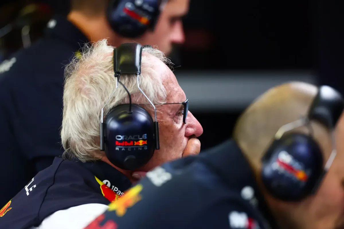 A következő címet ajánlom: „Veszélyben a Red Bull: Miért könnyezett Verstappen mérnöke?