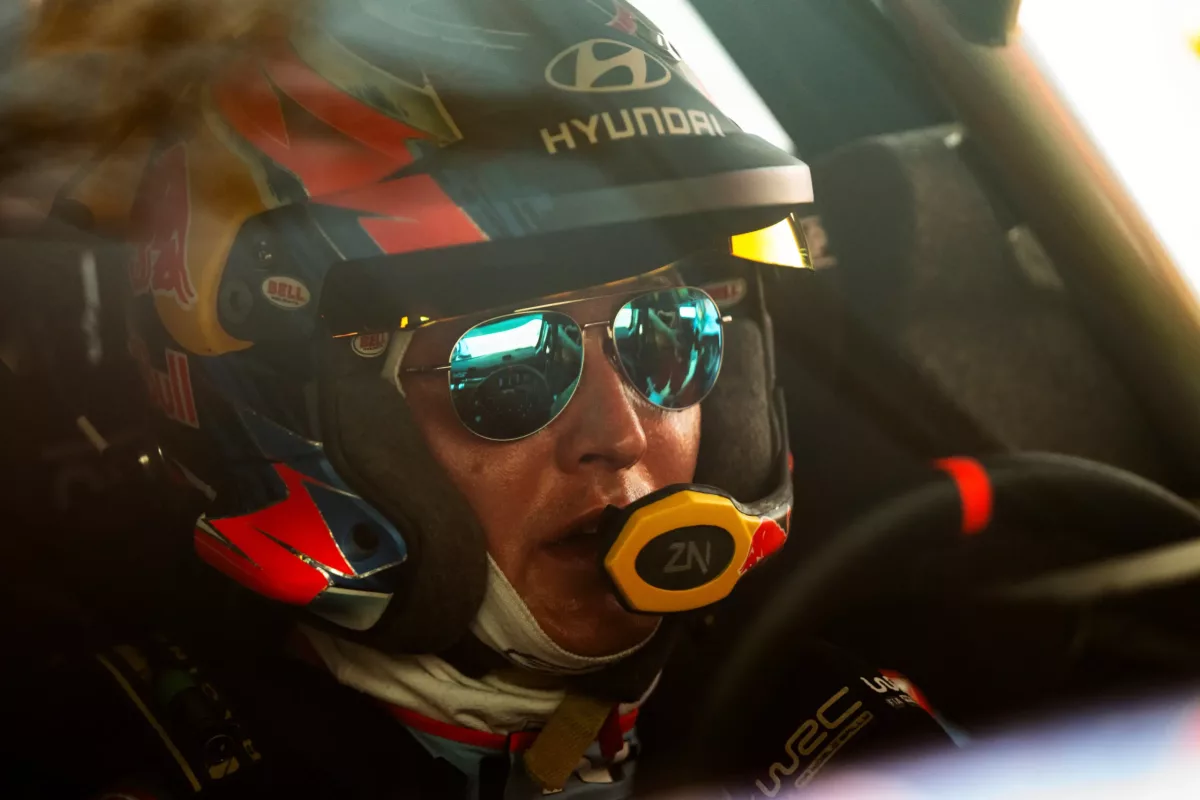 Az Adrien Fourmaux félelmet nem ismer a világbajnok csapattársaival szemben