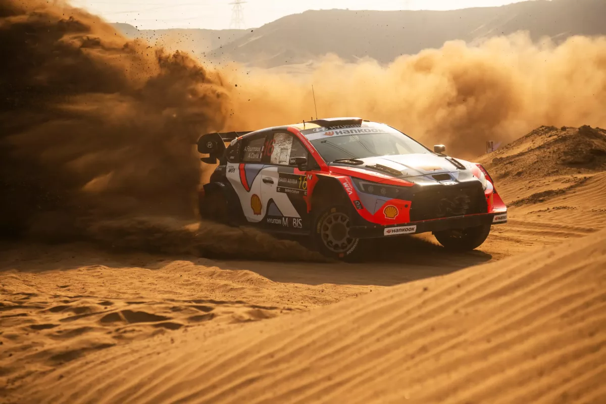 Hogyan szorította el a győzelmet Fourmaux a szaúdi versenyen.