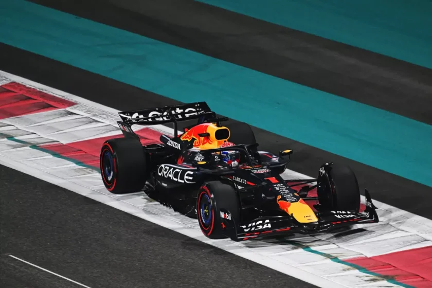 Az izgalmas vb-döntő kulcsa: Verstappen legyőzi a McLareneket a pole-ért