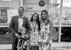 Tragikus veszteség a NASCAR közösségében: Egy bajnok és családja áldozatul esett a légi katasztrófának