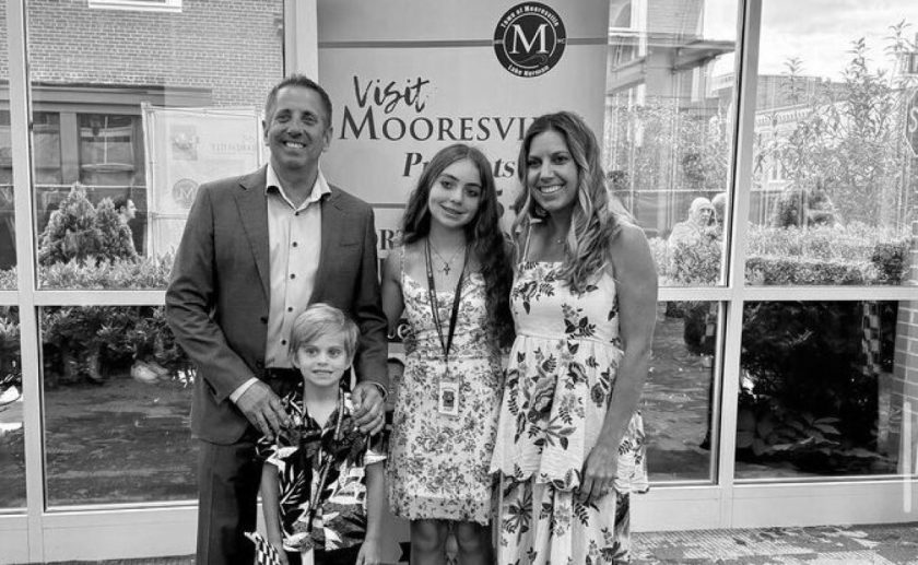 Tragikus veszteség a NASCAR közösségében: Egy bajnok és családja áldozatul esett a légi katasztrófának