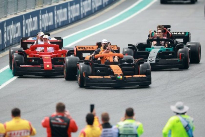Az év legviccesebb F1-es pillanata: A LEGO-futam és a víz