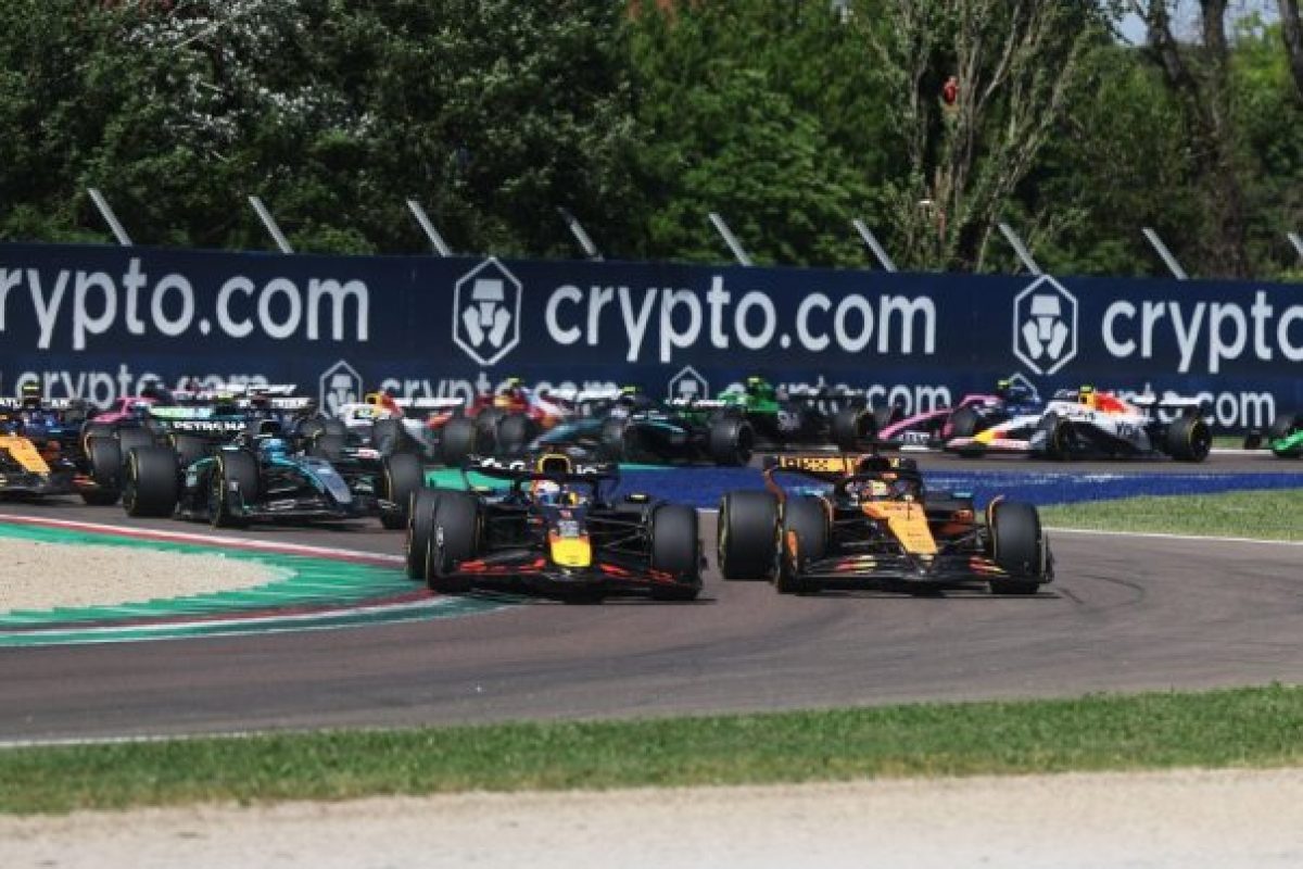 Az év legemlékezetesebb F1-es előzése: Verstappen és Piastri a főszerepben