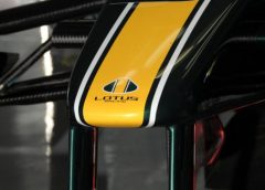 Versengés a Lotus névért az F1-szőrnyetegek között
