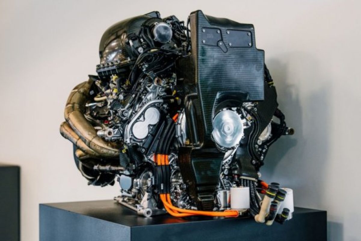 A Mercedes hosszú távú tervét vizsgálja a sajtó: Egy évig stabil maradhat?