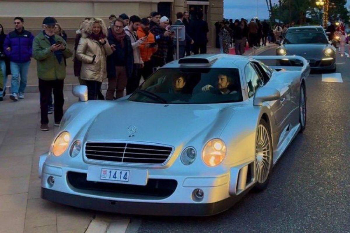 Mercedes-ritkasággal tűnt fel Monte-Carlóban Fernando Alonso