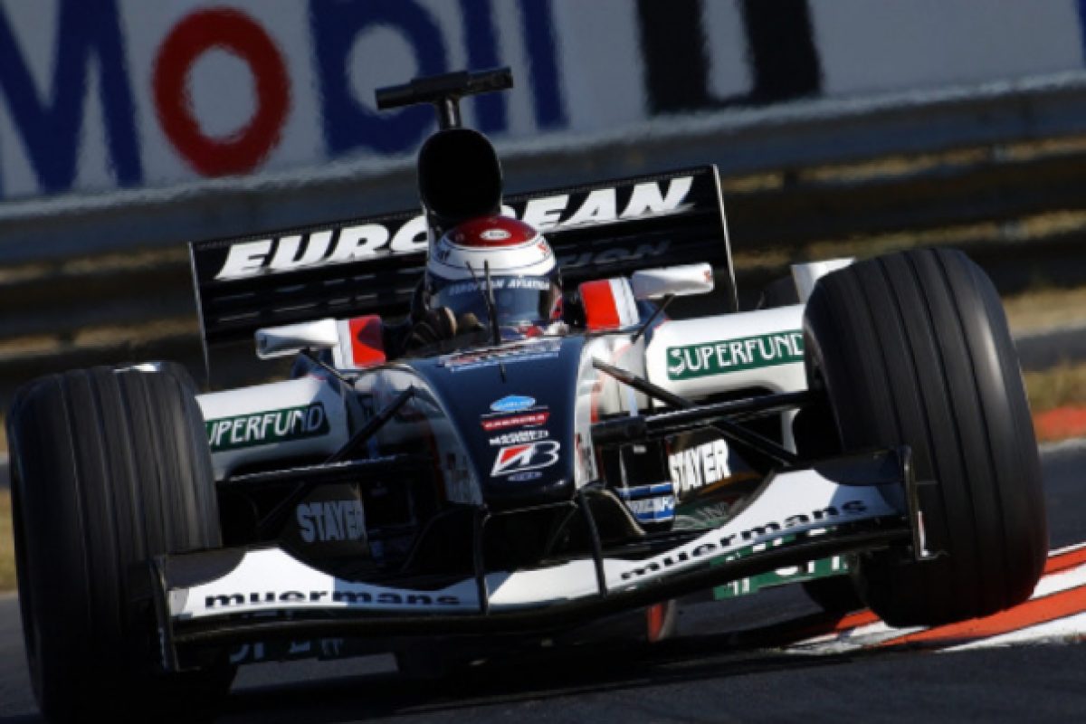 Az F1-es Verstappen az új csapatában keresi a sikert