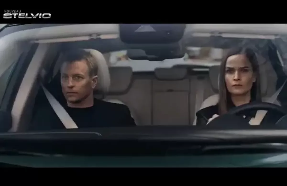 A bevállalós Minttu Räikkönen után egy újabb F1-es pilóta párja hódít