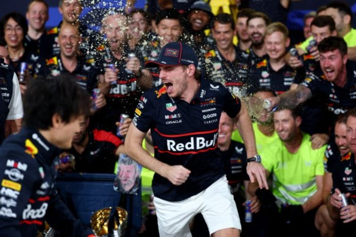 A Red Bullnál versenyző Verstappen a jövőben másik csapatnál folytatná