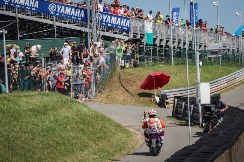 Az „Érzelmek a versenypályán: Marc Márquez küzdelmeinek mélypontját idéző visszaemlékezés