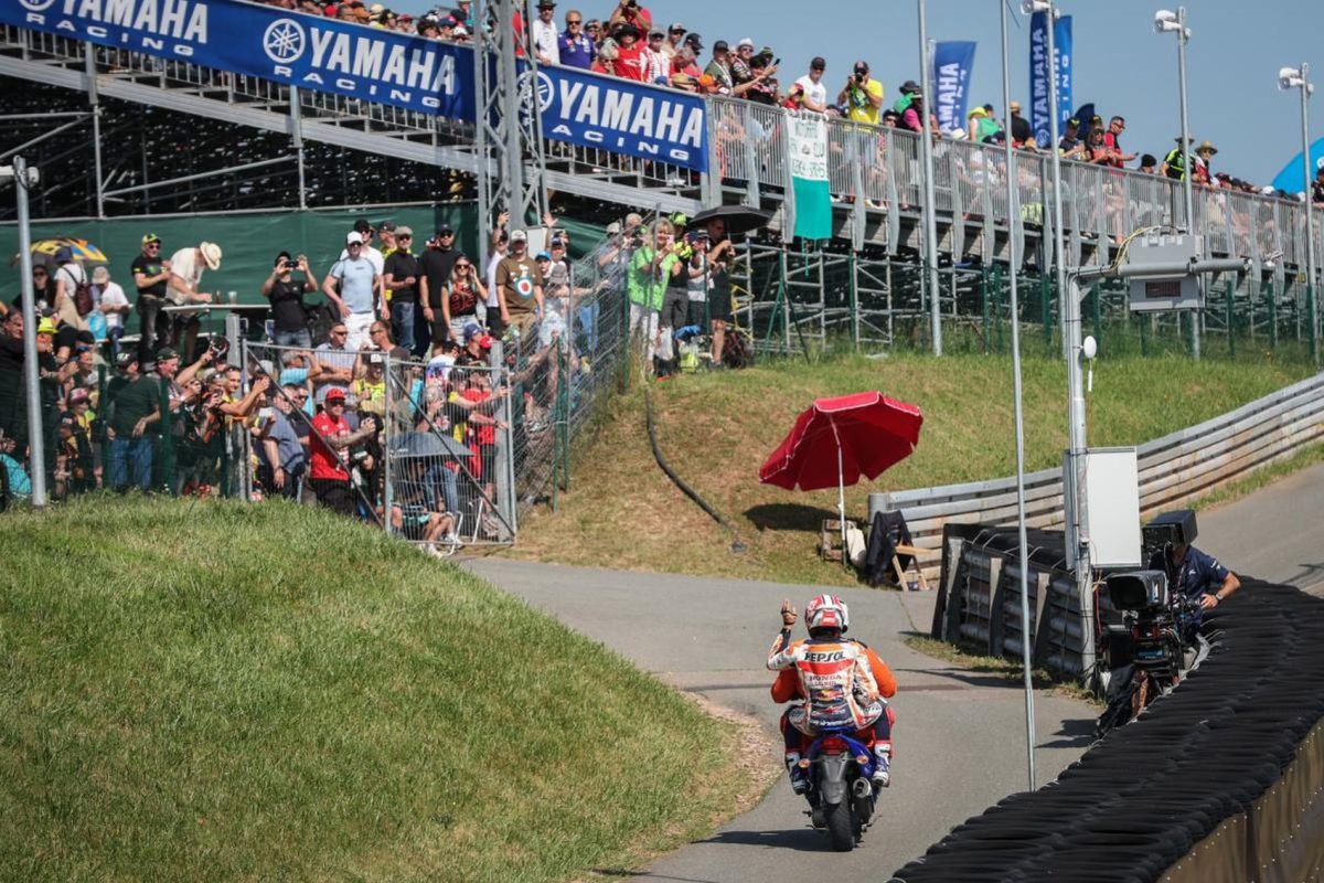 Az „Érzelmek a versenypályán: Marc Márquez küzdelmeinek mélypontját idéző visszaemlékezés