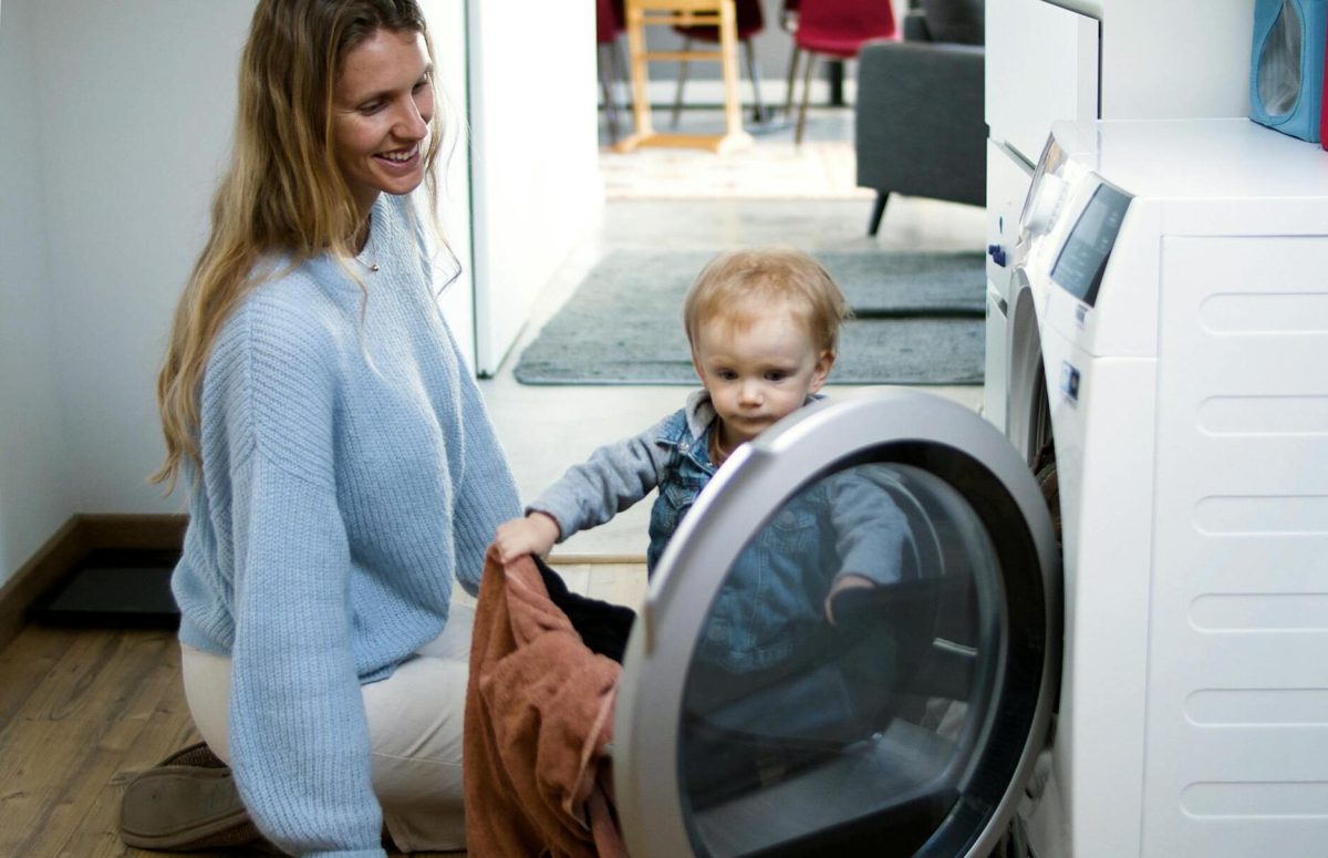 Kis helyeken is nagy segítség: Beépíthető mosó-szárítógép a praktikus választás