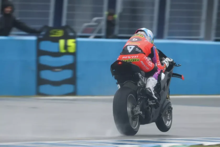 Bautista bemutatkozása esőben a Superbike-vb első tesztnapján