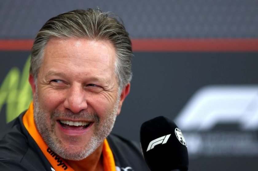 A tankolás visszatérése az F1-ben: A Brown szerint új dimenziót hozna a sportágba