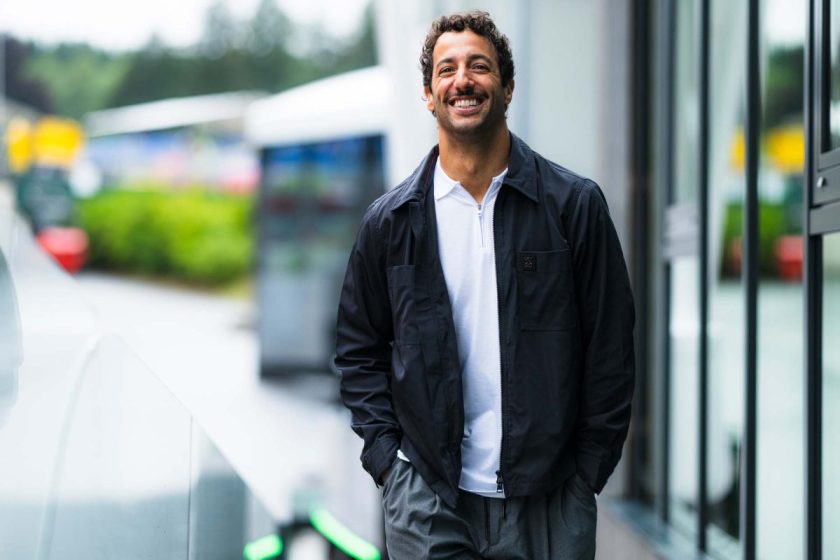 A Red Bull csapat legújabb festése bemutatva: Verstappen és Ricciardo Detroitban összeállnak 2026-ra