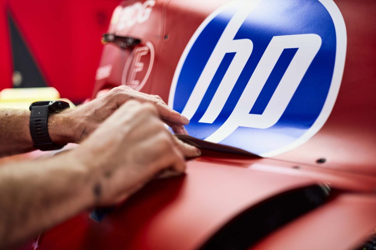 Az „Átalakított színek: A Revolut ütközik a hagyományos dizájnnal”