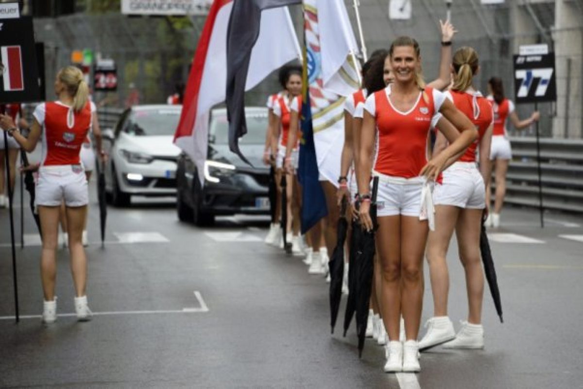 F1-Archív: Száműzik a rajtrácslányokat