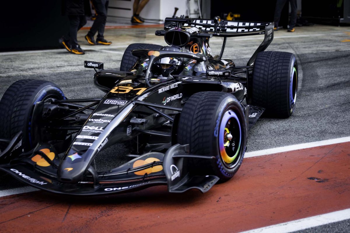 Piastri felszabadult a McLarennel Barcelonában: gondtalanul a versenypályán