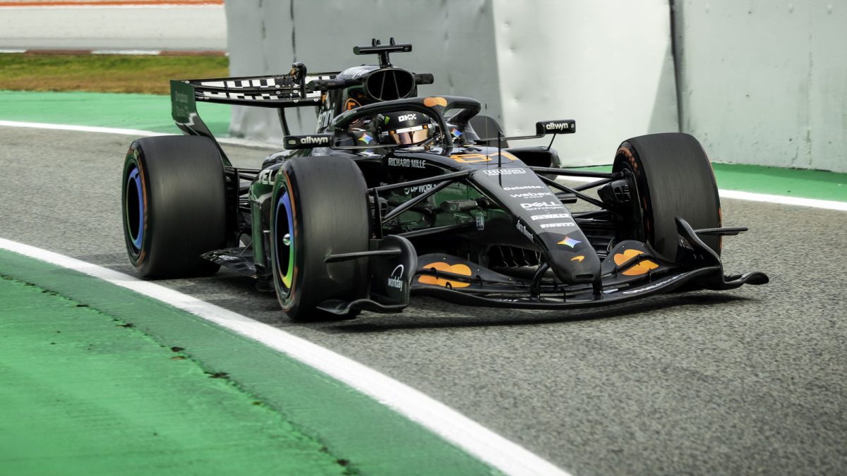 McLaren: üzemanyagrendszer-hiba miatt kellett szétszedni a 2026-os autót Barcelonában