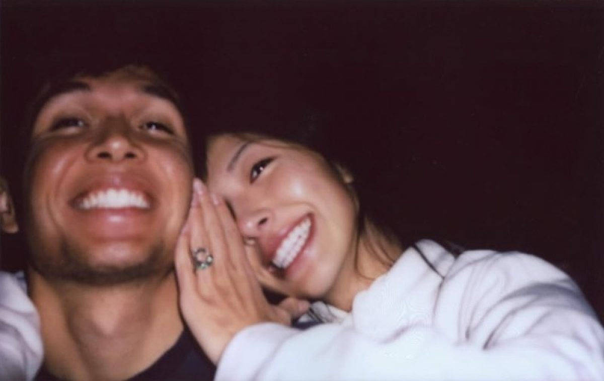 Albon boldogan hozza haza a győzelmet – Eljegyzés a Forma-1 világában