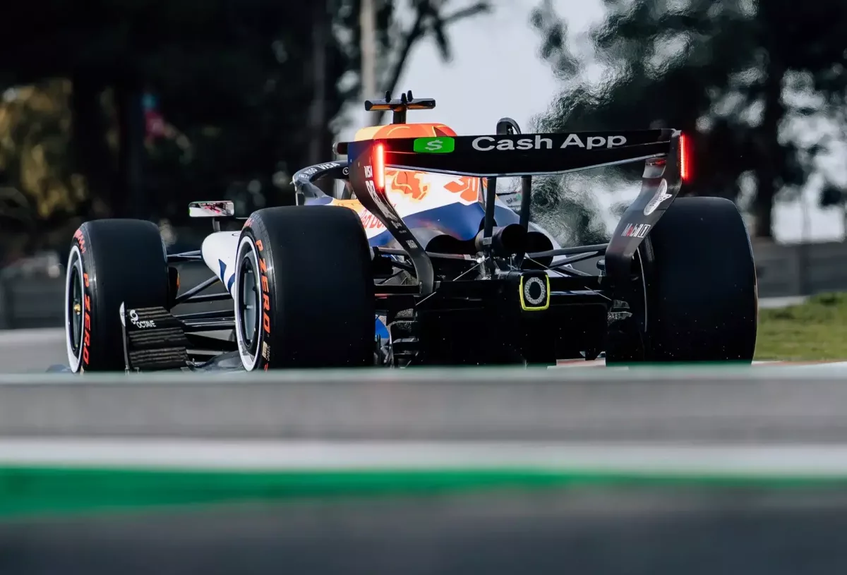 Az F1-es pilóták meglepődtek: „Nagyon más” az idei autók vezetése Barcelonában