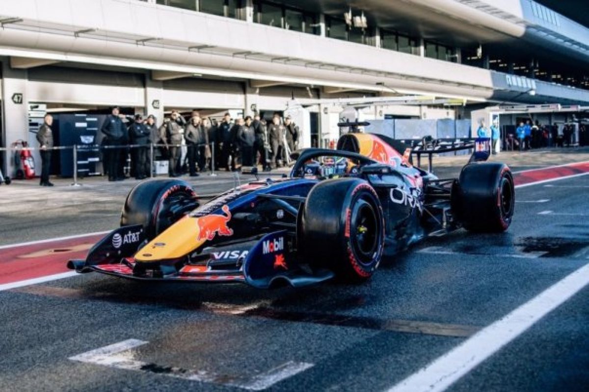 A Haas vezet, a Red Bull brillíroz a barcelonai körökön