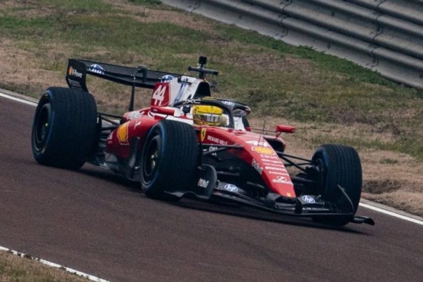 Az elképesztő történet a Ferrari megállásával a bejáratnál