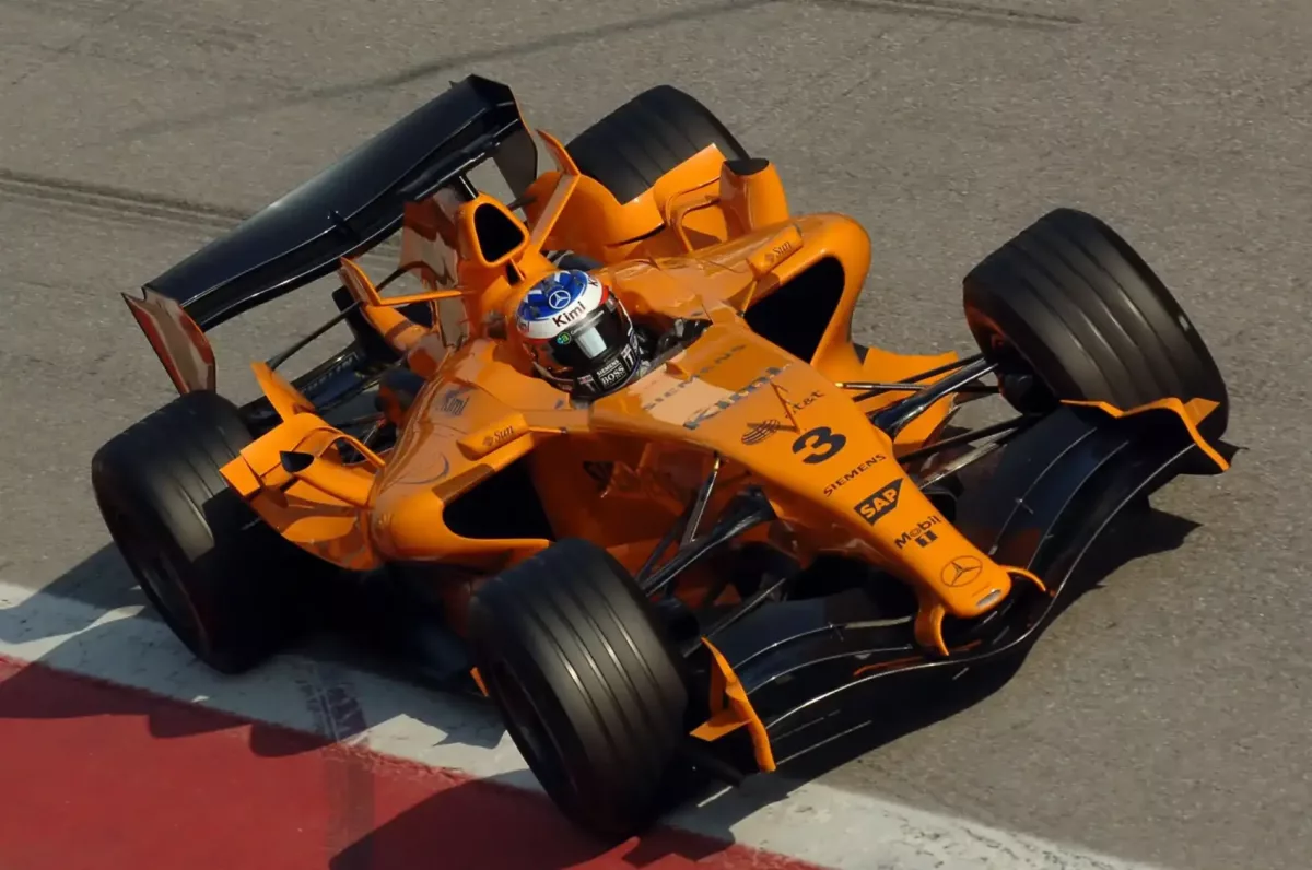McLaren lenyűgöző teljesítményt nyújt a barcelonai F1-es teszten – 20 év után ismét a csúcson