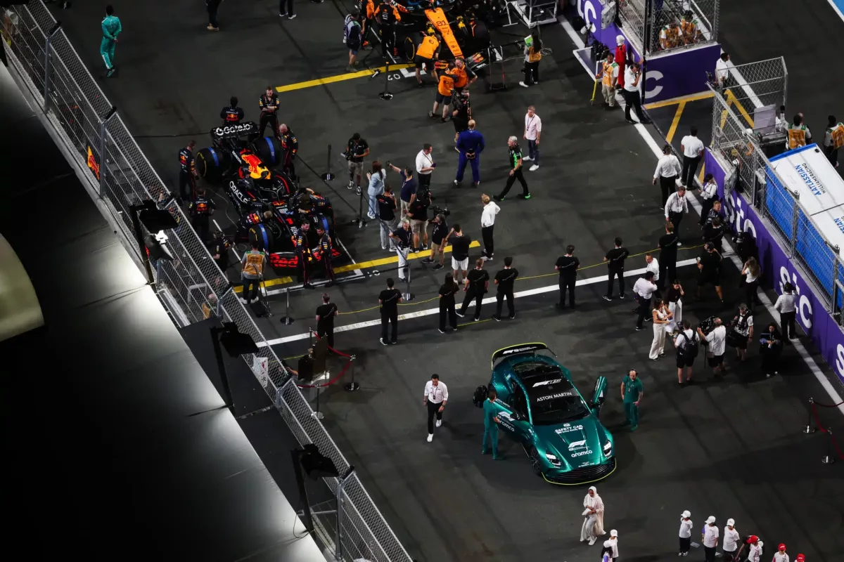 Az F1 világát meglepő húzás rázza meg, de a versenyzők közönyösen reagálnak