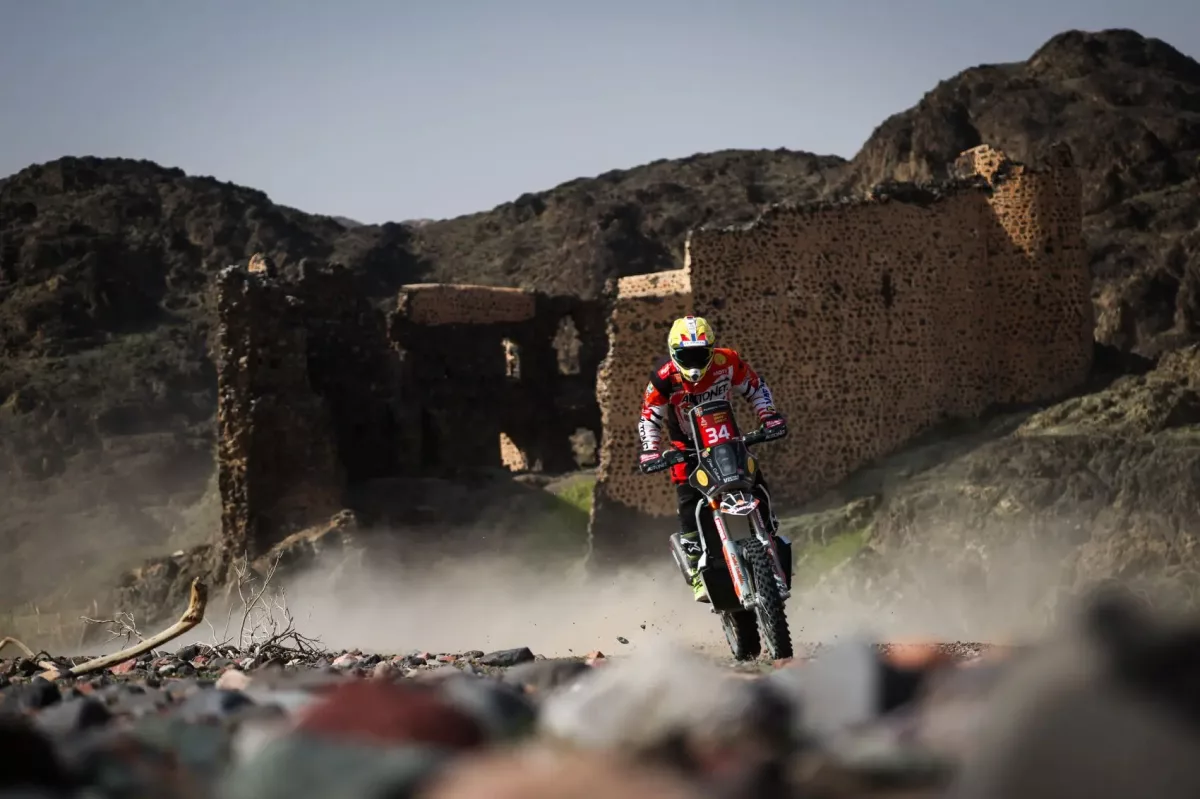 Látásproblémákkal küzdött, de sikeresen teljesítette Gyenes Emánuel a Dakart