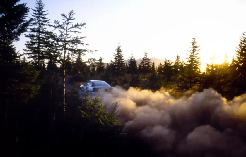 Az „Izgalmas fejlemények a közelgő amerikai WRC-futammal kapcsolatban” címet ajánlanám.