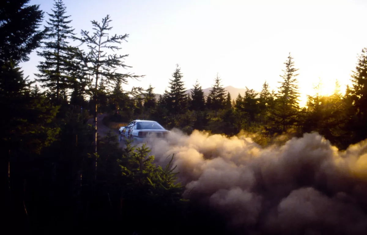 Az „Izgalmas fejlemények a közelgő amerikai WRC-futammal kapcsolatban” címet ajánlanám.