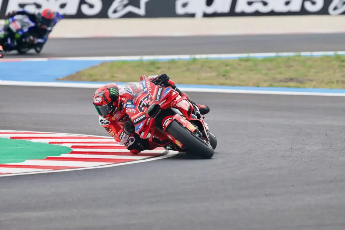 A „Bagnaia: Az őrültek háza” – Az olasz motorosnál felmerülő nehézségekről