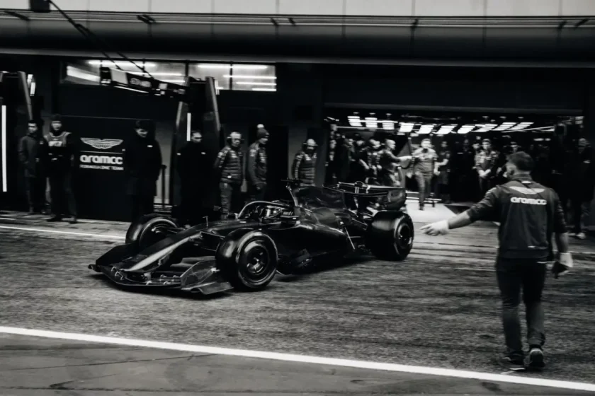 Az Aston Martin botrány Barcelona pályán: Newey autója 5 kör után lerobbant