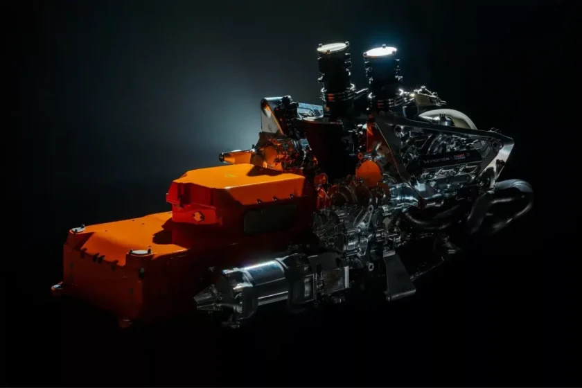 A Honda bemutatott egy új logót Alonso nélkül az F1-es eseményen