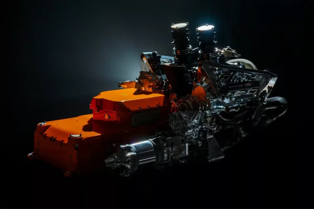 A Honda bemutatott egy új logót Alonso nélkül az F1-es eseményen