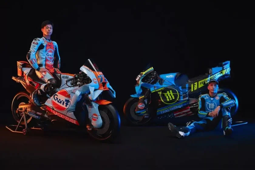 A Trackhouse MotoGP csapata két különleges festésben mutatta be új motorjait