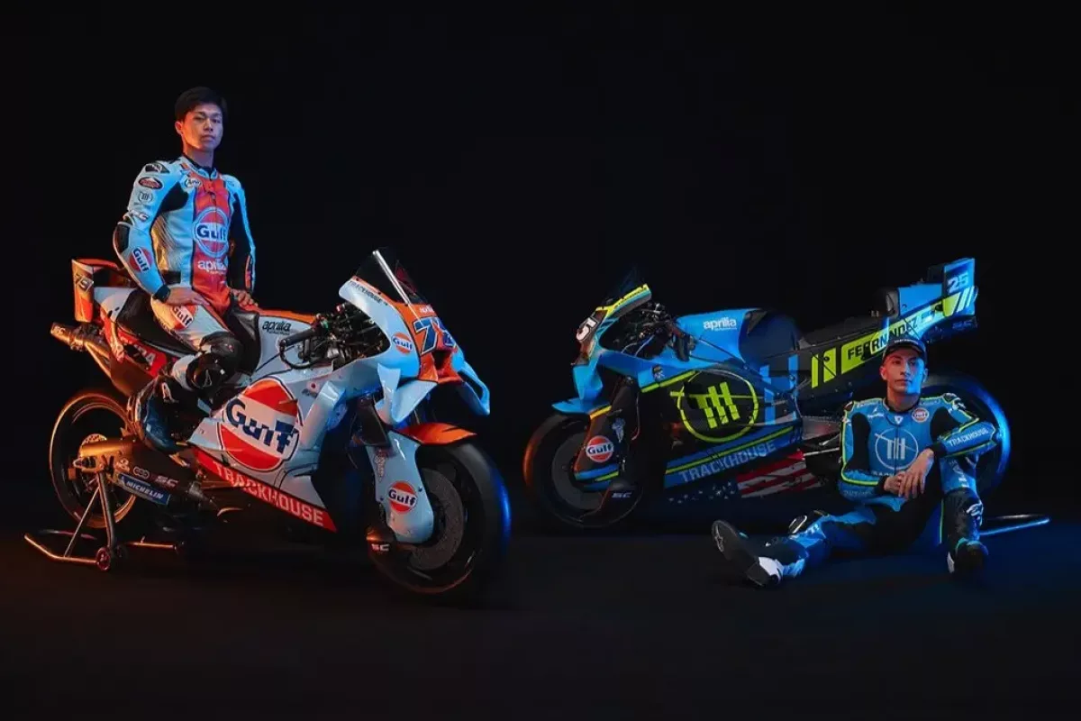 A Trackhouse MotoGP csapata két különleges festésben mutatta be új motorjait