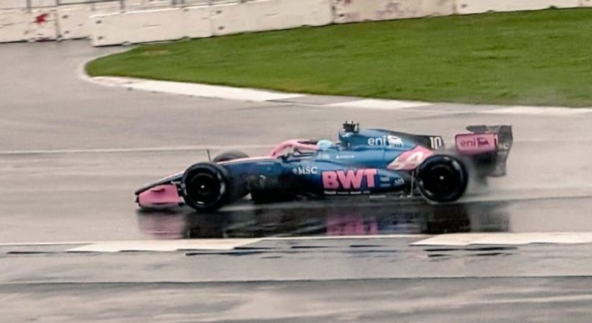 A kiszivárgott felvételek feltárják az Alpine titkos tesztjét az esőben