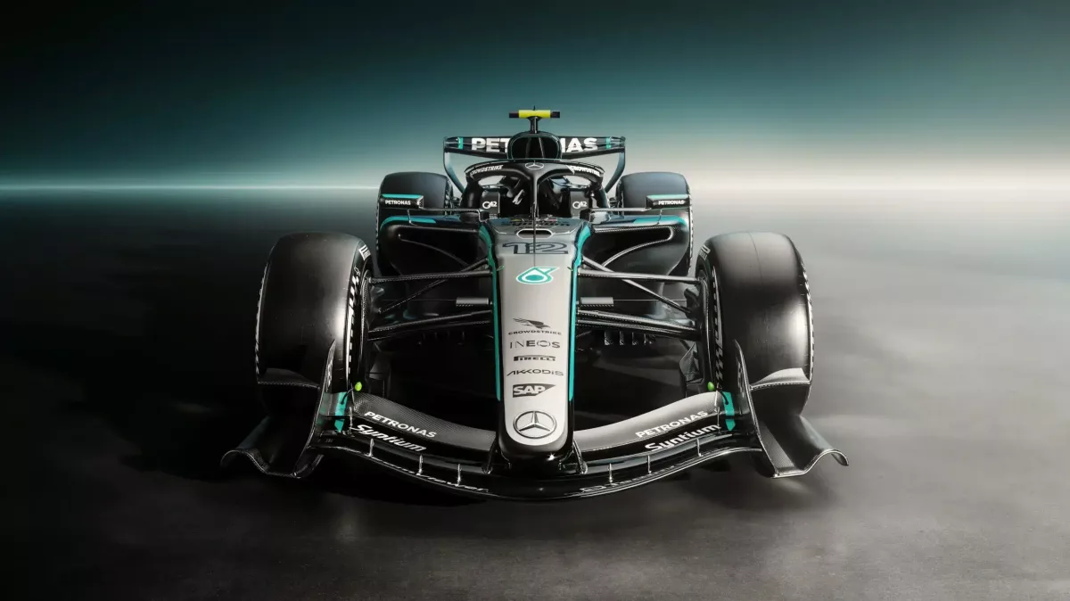 A Mercedes új F1 autója: Az idei fő bajnokesélyes bemutatkozása