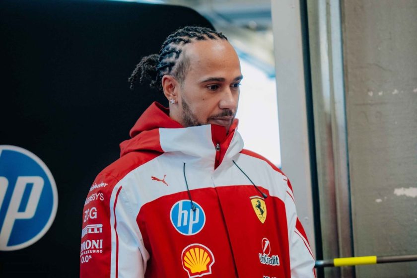 A Hamilton megkönnyebbült a Ferrari problémamentes első tesztnapja miatt