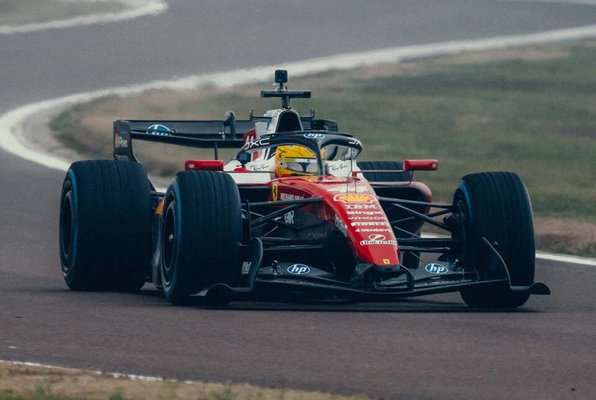 Hamilton és az F1: Az új szabályok monumentális kihívást jelentenek