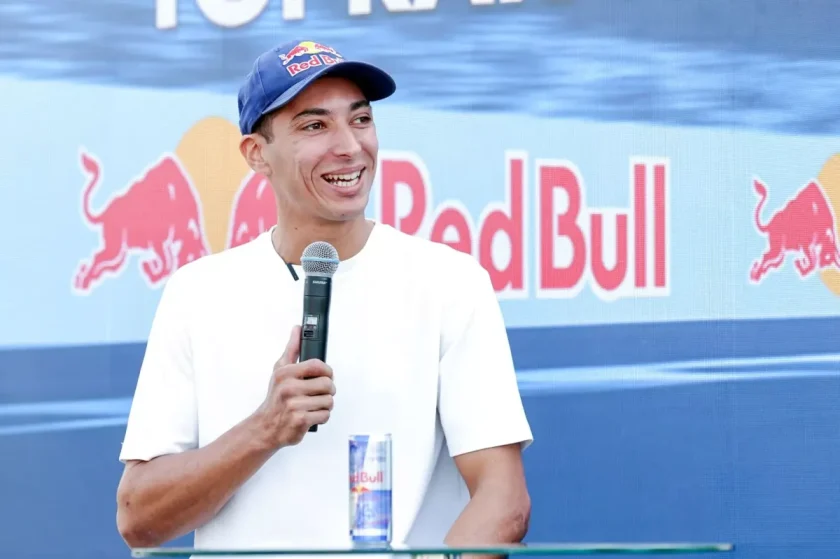 Razgatlıoğlu váratlan pályaváltása: lenyűgöző énekteljesítmény a fókuszban (videó)