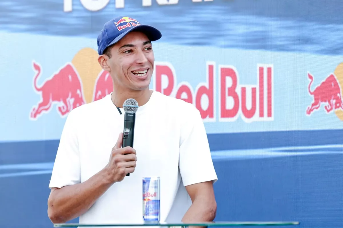 Razgatlıoğlu váratlan pályaváltása: lenyűgöző énekteljesítmény a fókuszban (videó)