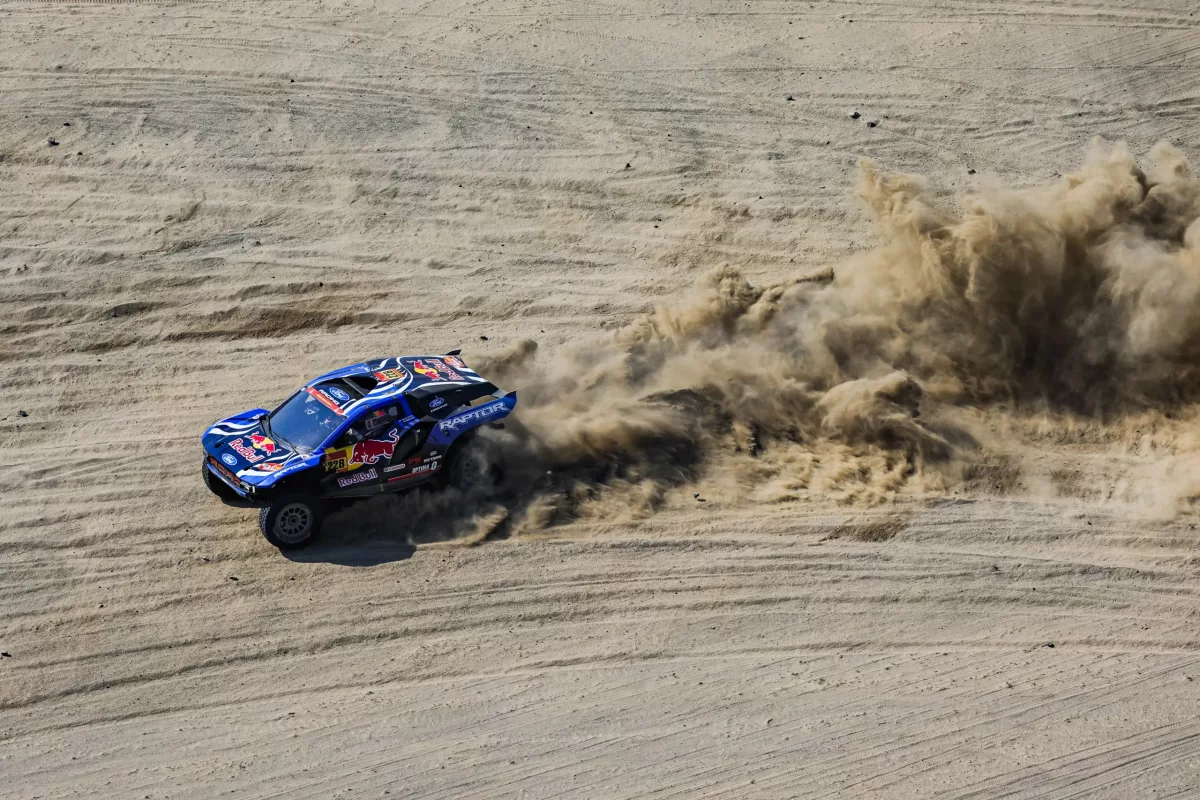 Felülmúlhatatlan Fordok és lenyűgöző KTM-es versenyzők az élen a Dakar 5. szakaszán