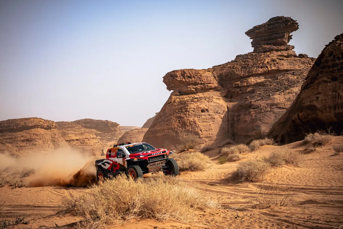 Lategan fölényesen vezet a Dakar raliban a negyedik szakasz után