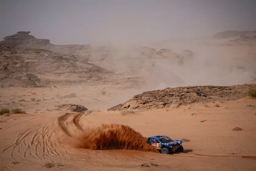 Teljesen felborult az autósok sorrendje a Dakar harmadik szakaszán, öt Ford az élen!